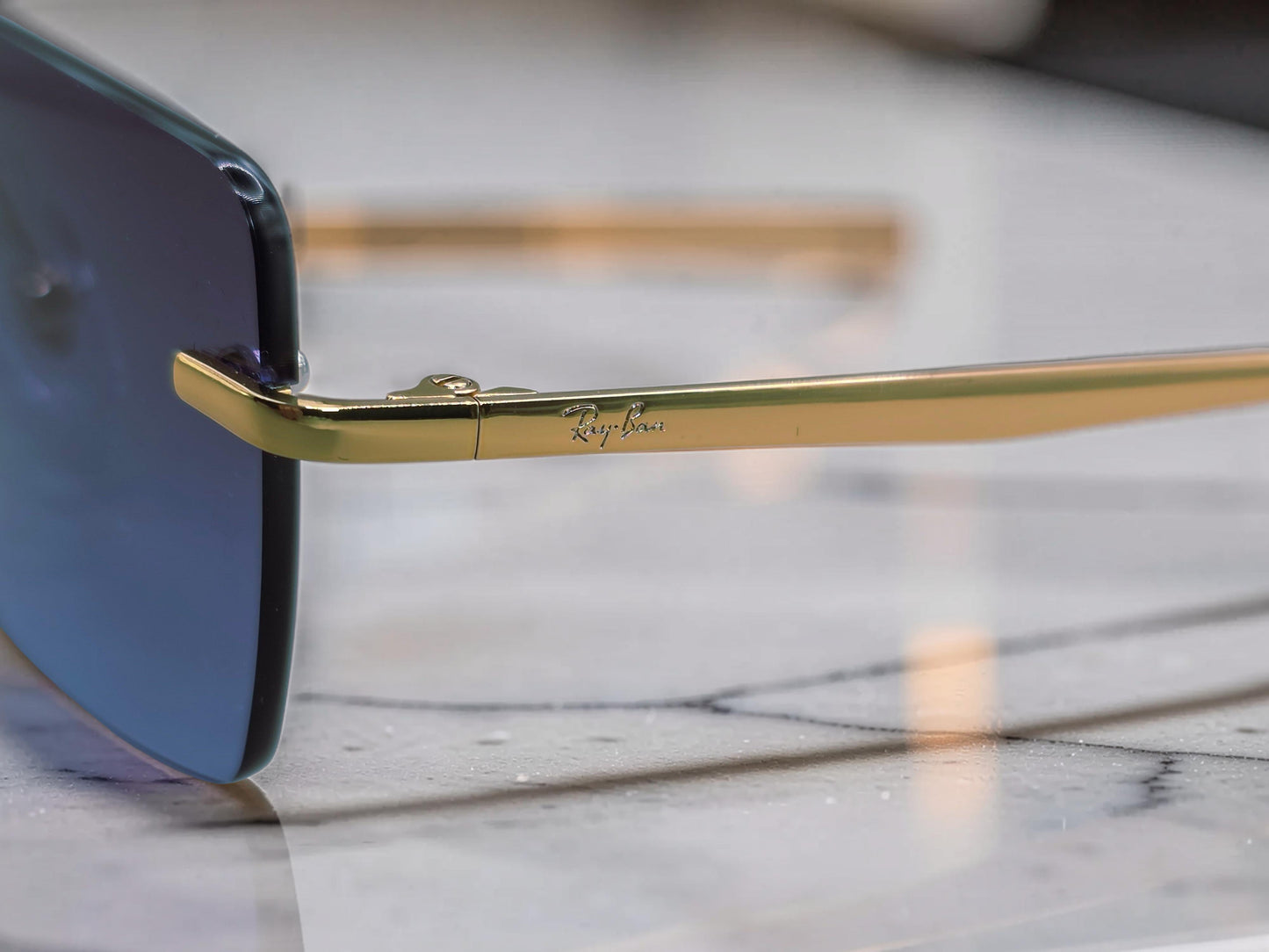 Occhiali da sole 3786I 001/S2: Eleganza Arista Gold e Lenti Blue Grey