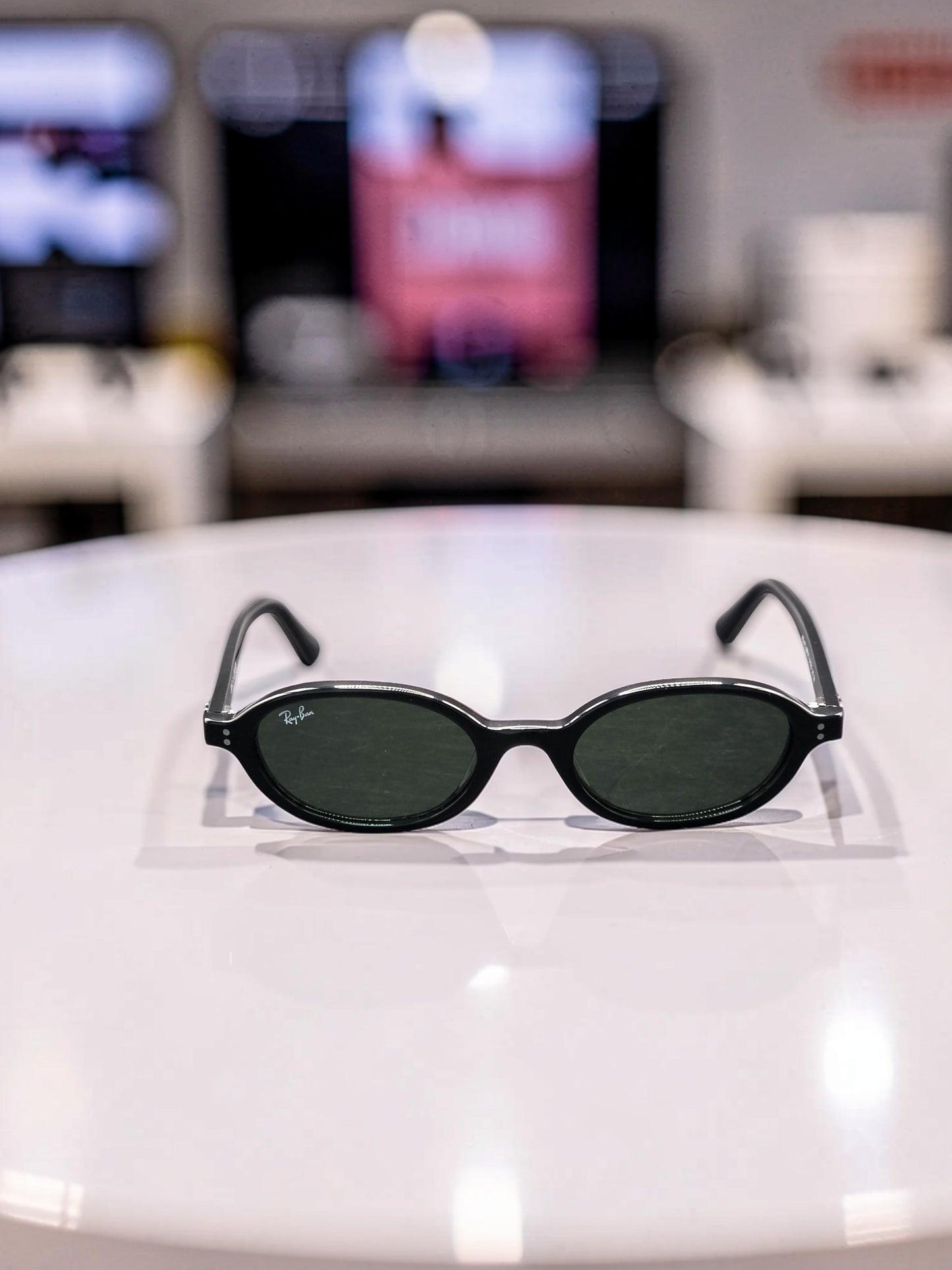 Occhiali da sole 4472 6677/71 Nero Lucido con Lenti Verde Classico – Taglia 51