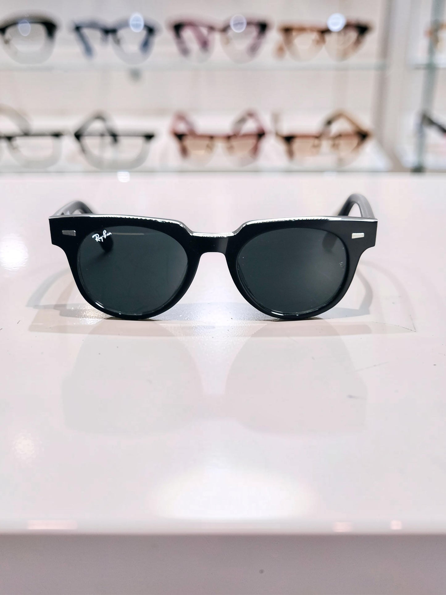 Occhiali da sole 2168 901/87 Nero Lucido con Lenti Grigie Classiche – Taglia 50