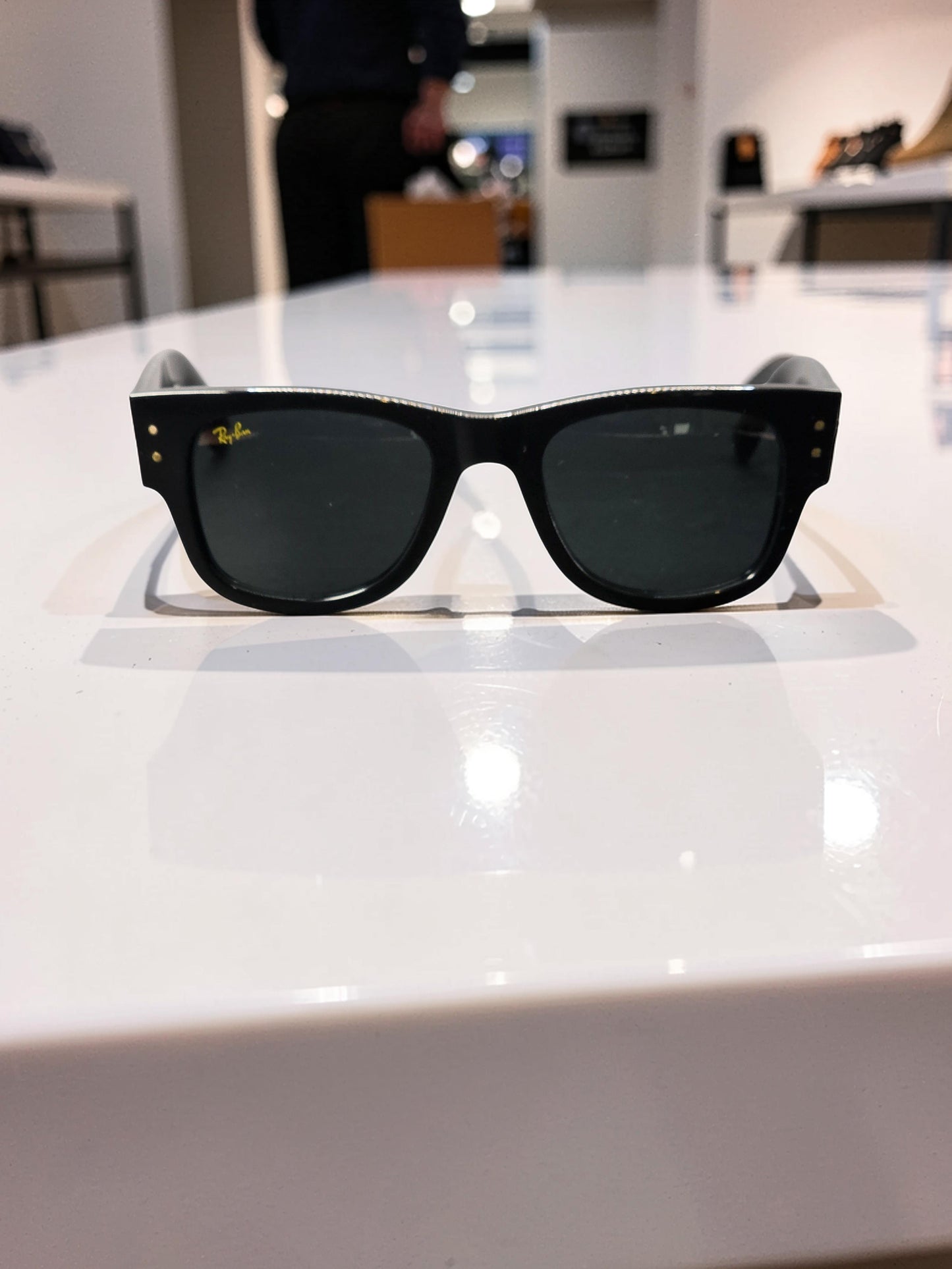 Occhiali da sole 0840S 6826/J5 Nero Lucido con Lenti Verde Scuro – Taglia 51