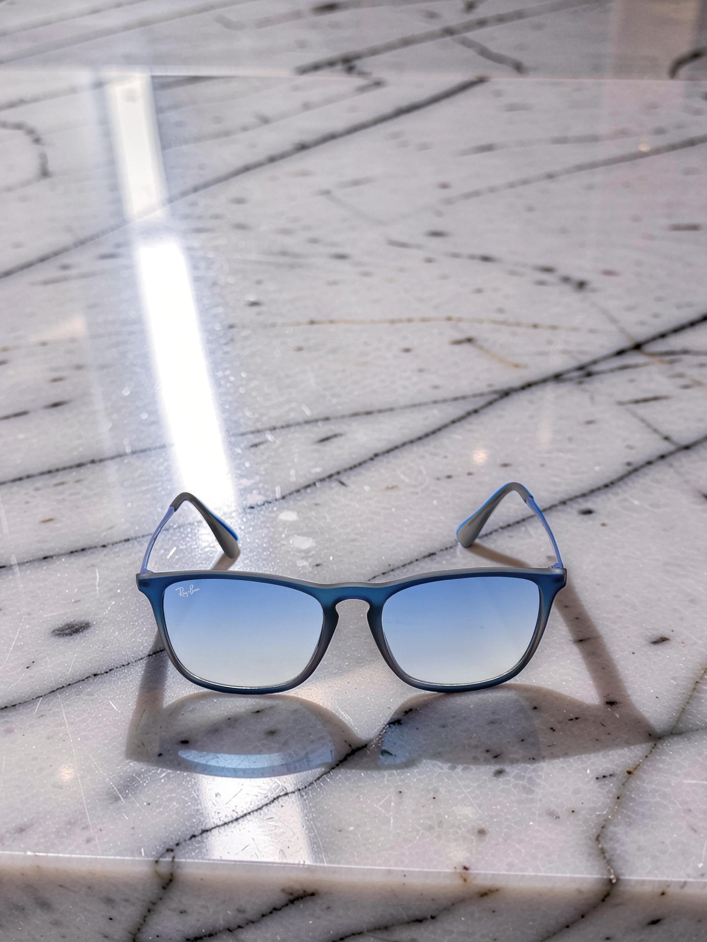 Occhiali da Sole 4187 6225/19 Nero Lucido con Lenti Blu Sfumate – Taglia 54