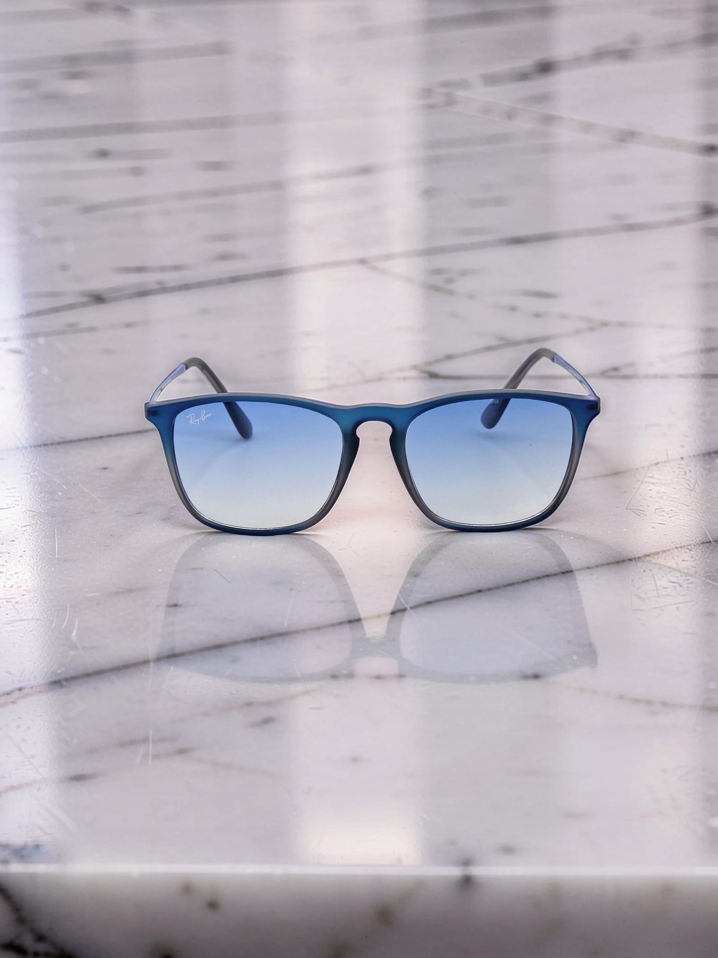 Occhiali da Sole 4187 6225/19 Nero Lucido con Lenti Blu Sfumate – Taglia 54