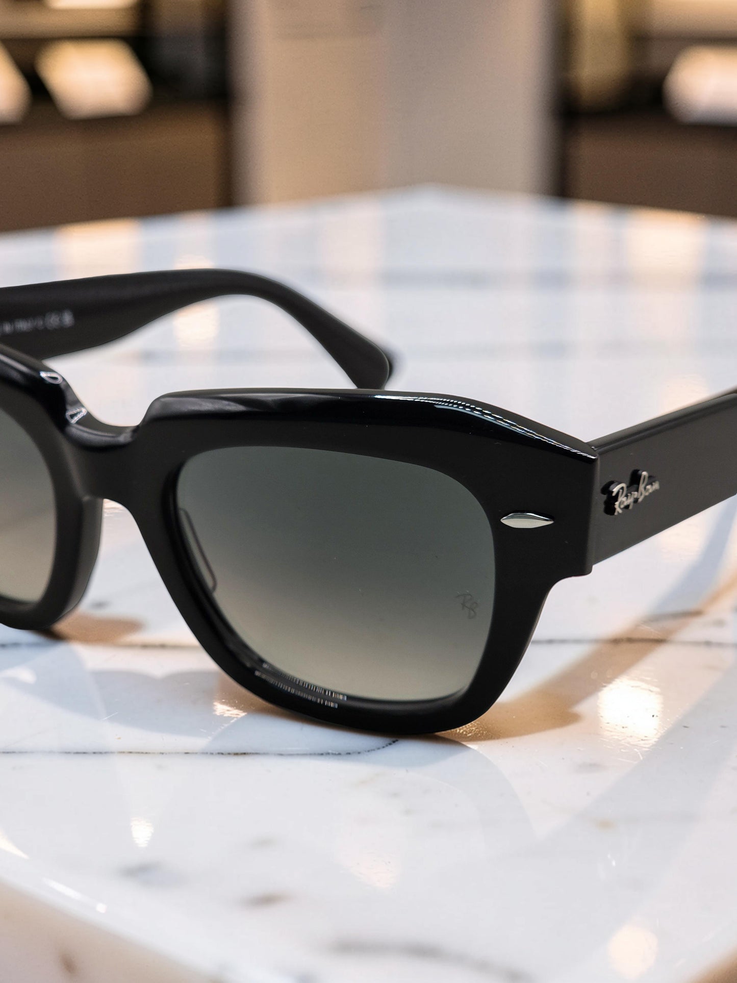 Occhiali da sole 2186 901/71 Nero Lucido con Lenti Verde Classico – Taglia 49