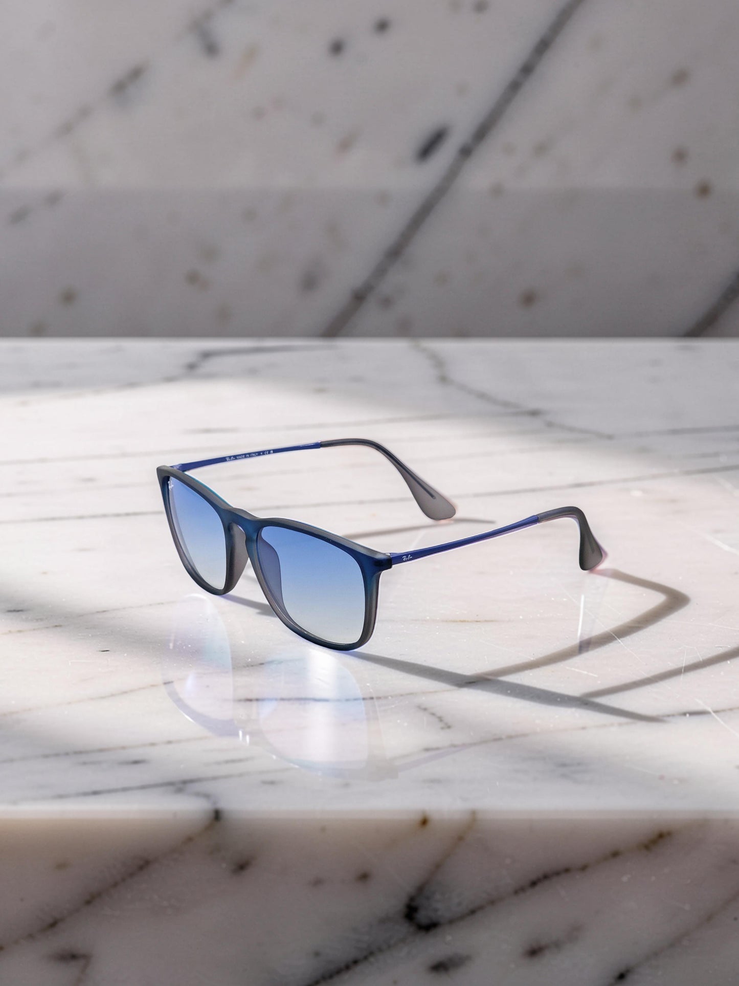 Occhiali da Sole 4187 6225/19 Nero Lucido con Lenti Blu Sfumate – Taglia 54