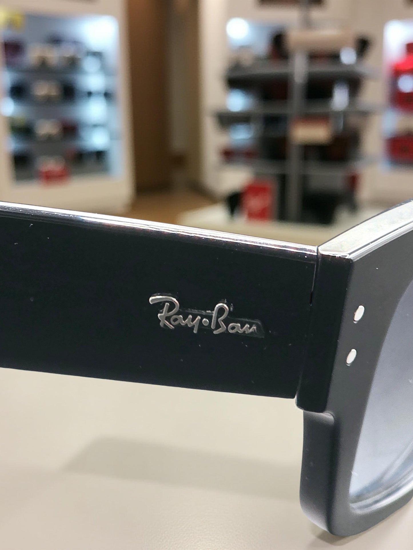 Ray-Ban Mega Wayfarer RB 0840S 901/3M Nero Lenti Blu Sfumate – Design Contemporaneo