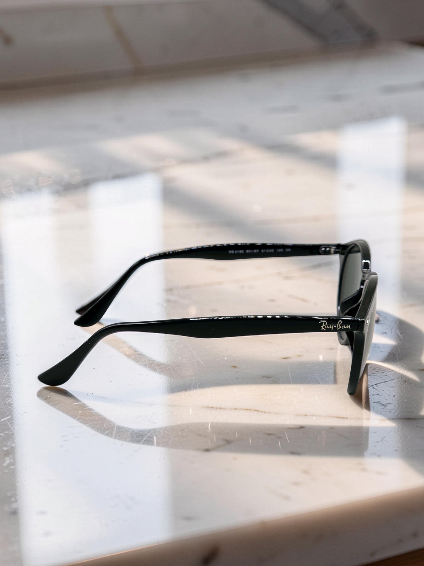 Occhiali da Sole 2180 601/87 Nero Lucido con Lenti Grigie – Taglia 51