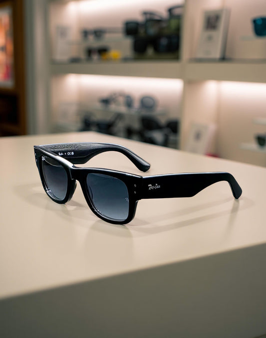 Ray-Ban Mega Wayfarer RB 0840S 901/3M Nero Lenti Blu Sfumate – Design Contemporaneo