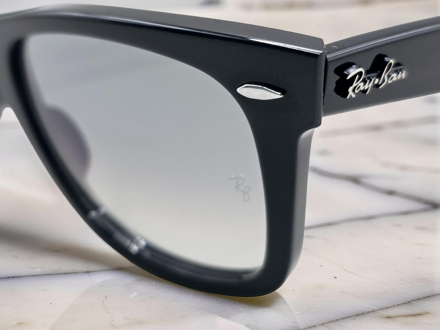 Occhiali da sole 2140 901/32 Nero Lucido con Lenti Grigie Sfumate – Taglia 50