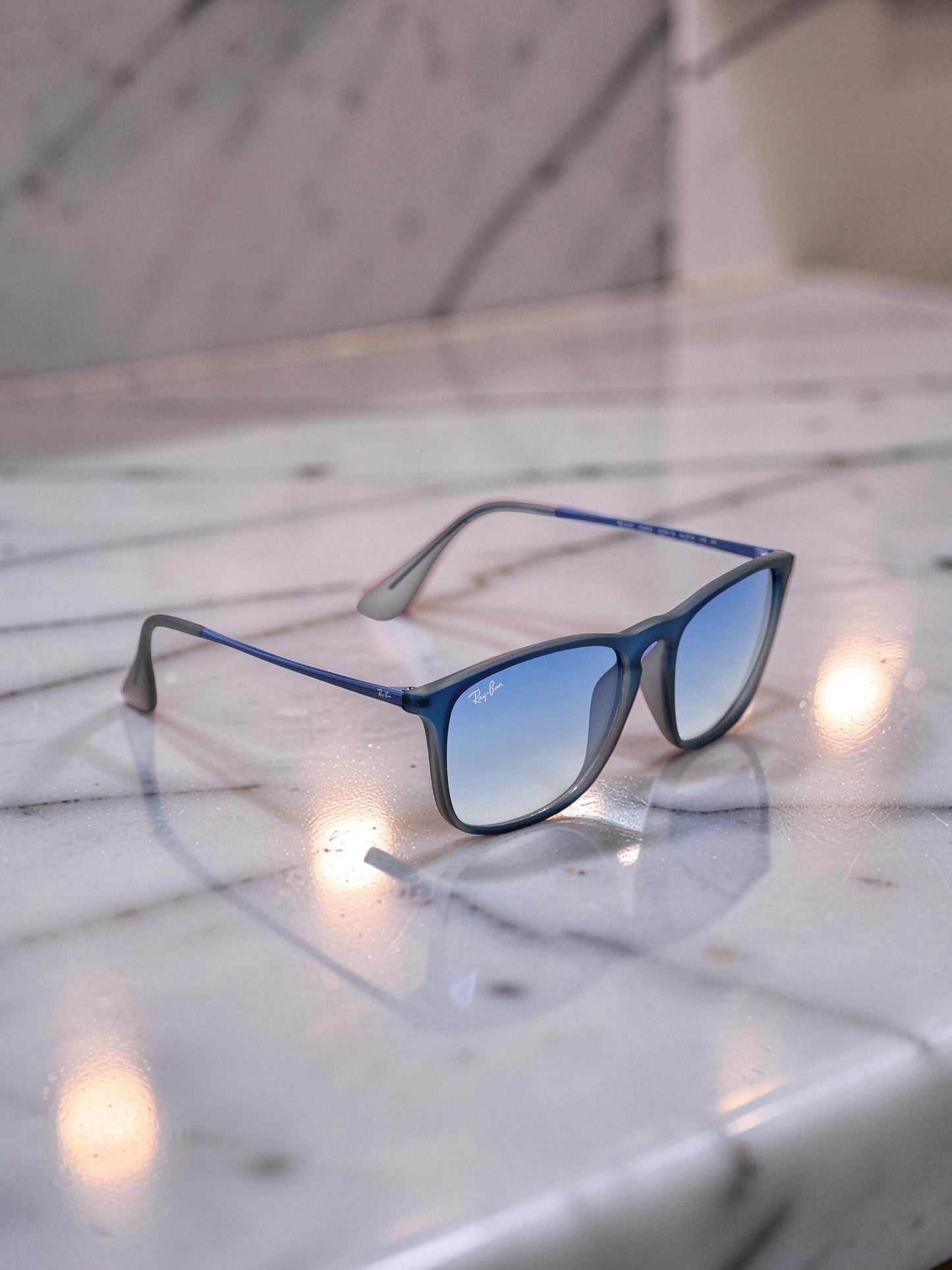 Occhiali da Sole 4187 6225/19 Nero Lucido con Lenti Blu Sfumate – Taglia 54