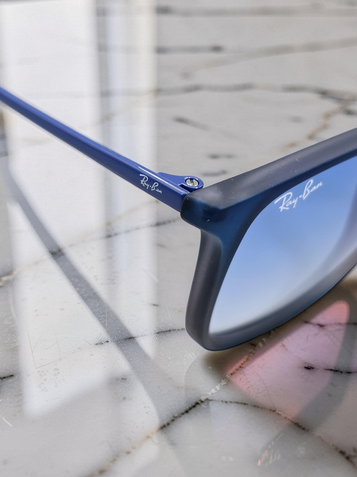 Occhiali da Sole 4187 6225/19 Nero Lucido con Lenti Blu Sfumate – Taglia 54