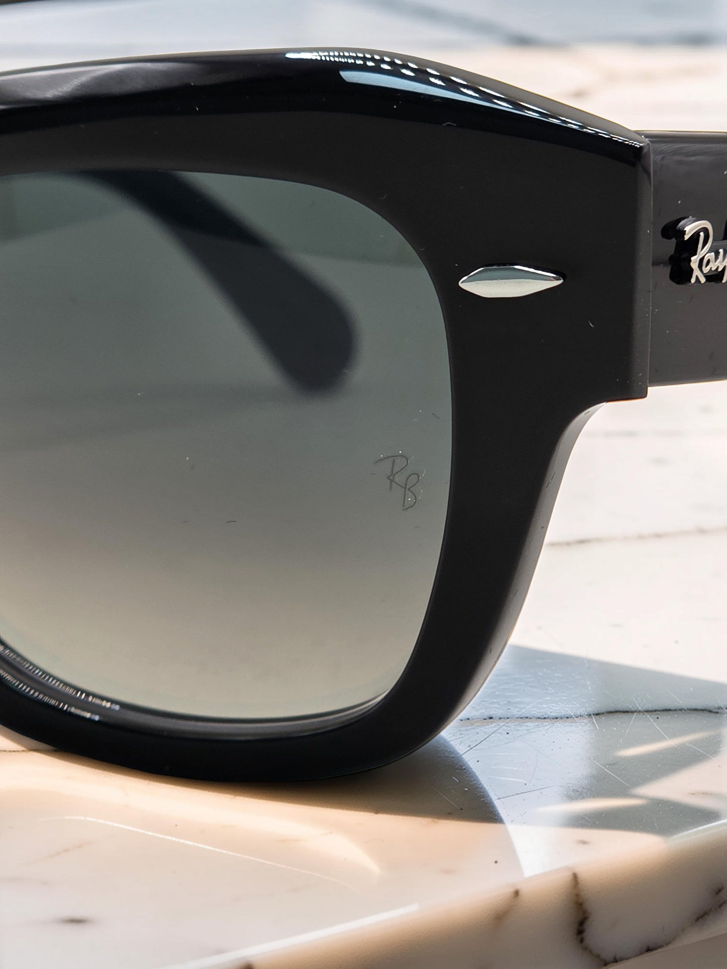 Occhiali da sole 2186 901/71 Nero Lucido con Lenti Verde Classico – Taglia 49
