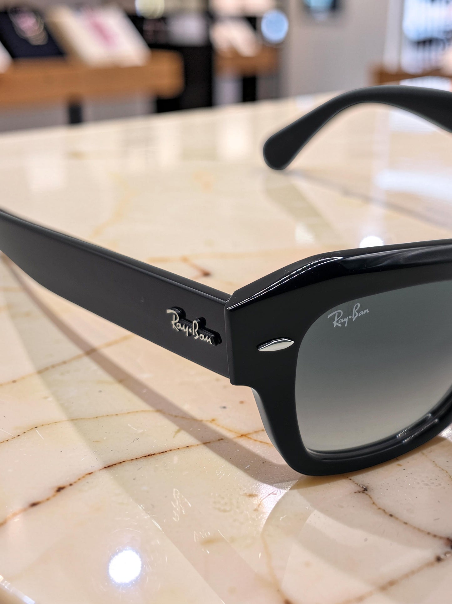 Occhiali da sole 2186 901/71 Nero Lucido con Lenti Verde Classico – Taglia 49