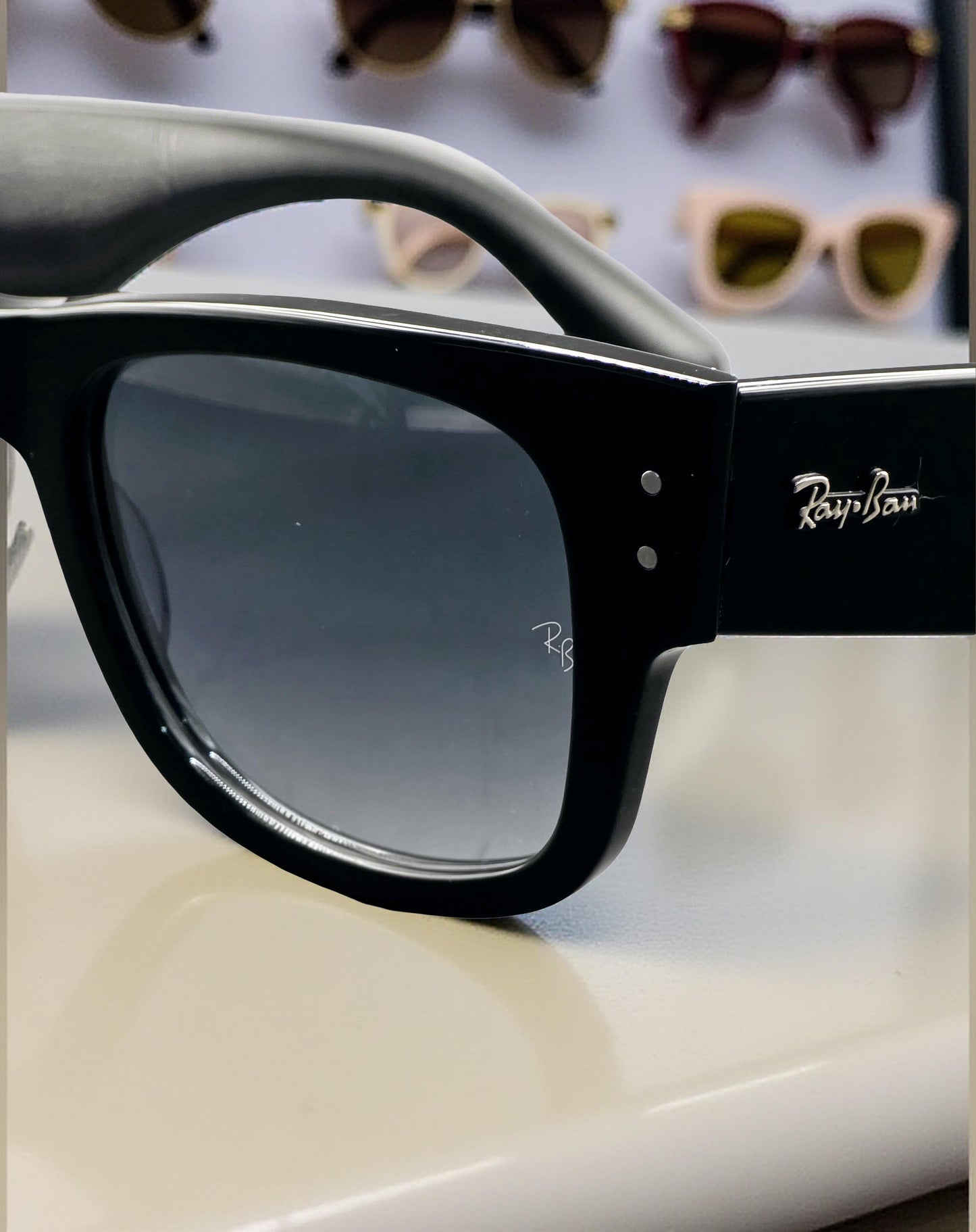 Ray-Ban Mega Wayfarer RB 0840S 901/3M Nero Lenti Blu Sfumate – Design Contemporaneo