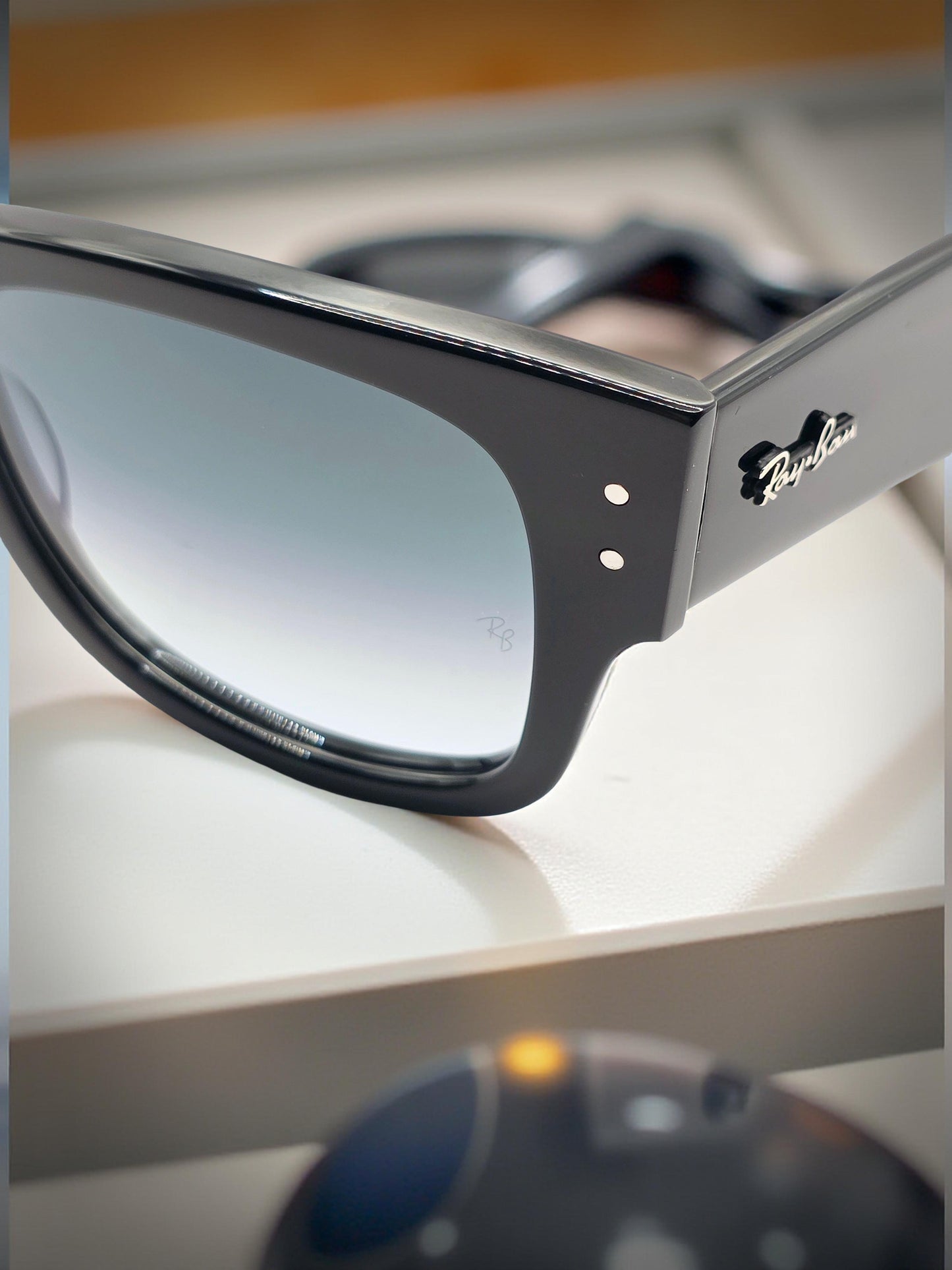 Ray-Ban Mega Wayfarer RB 0840S 901/3M Nero Lenti Blu Sfumate – Design Contemporaneo